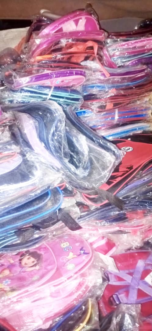 MUNGBERE : Arrivée d'un important lot de fournitures scolaires