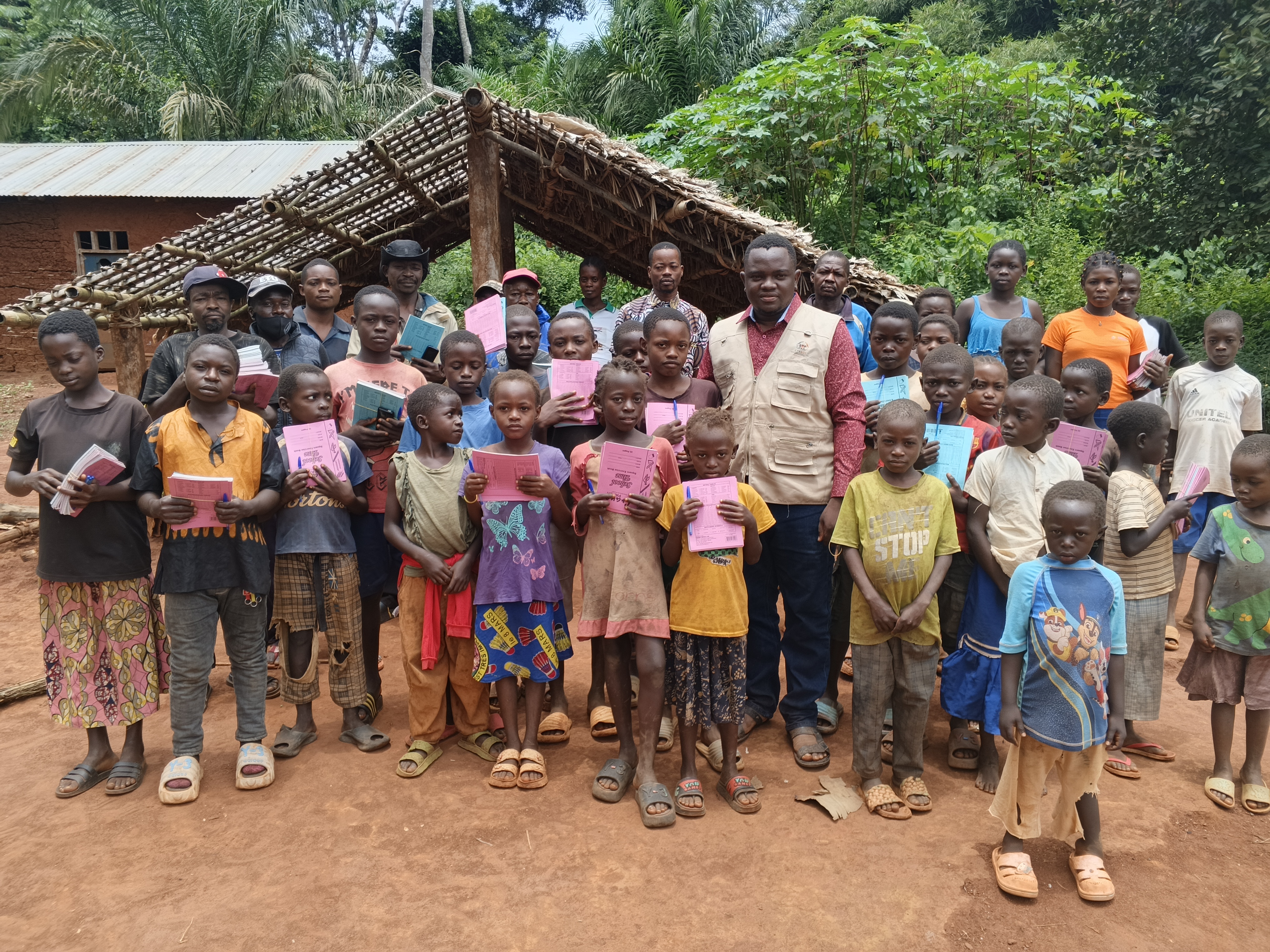 EDUCATION / WATSA : Grâce à la Fondation Dr Joseph ATANZI, les enfants de Diforo dotés en fournitures scolaires*